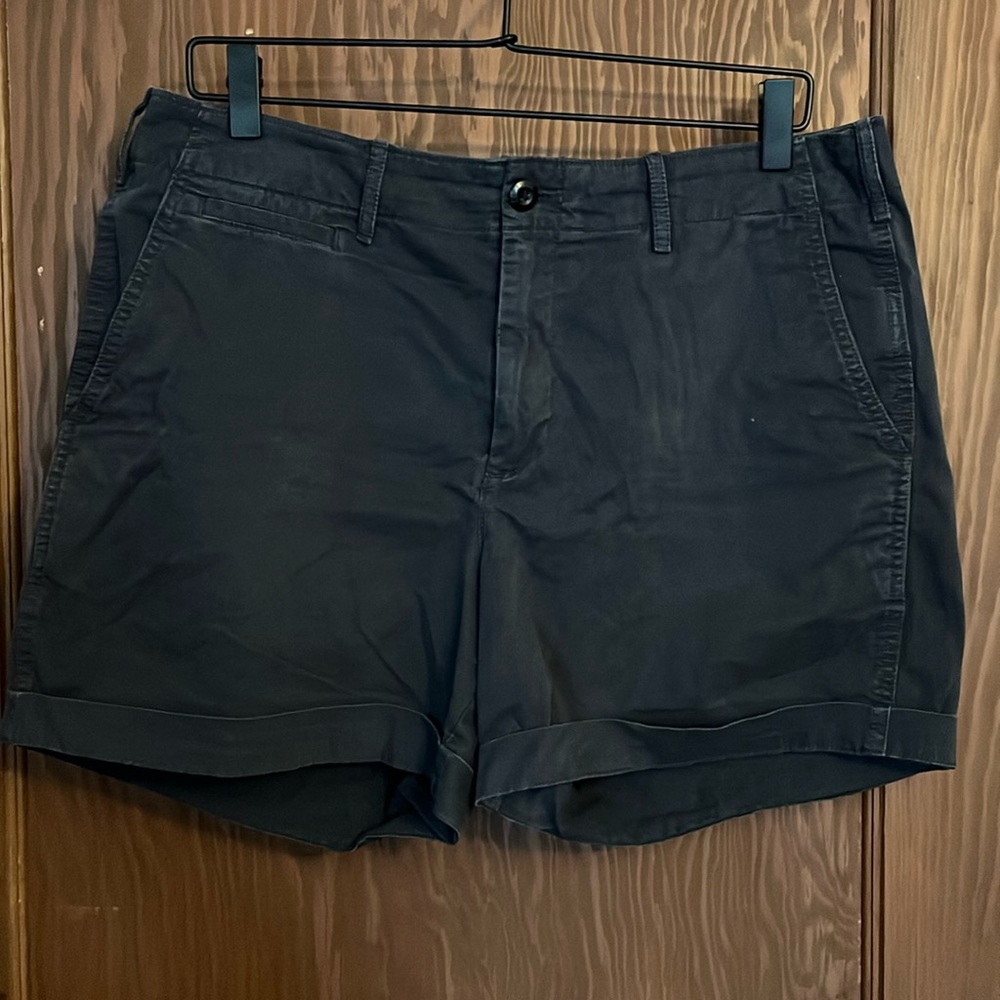 Gap 5 inch khaki shorts
